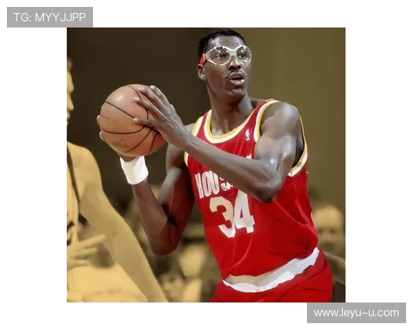 奥拉朱旺低位单打效率提升明显 拉开与同时代内线差距