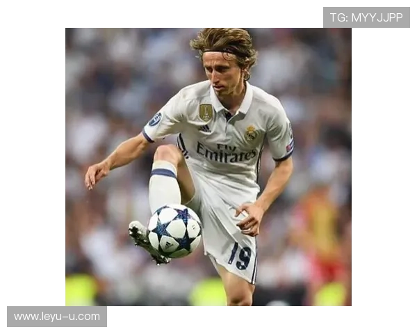 皮尔洛与克罗斯在控球倾向下形成组织结构分化