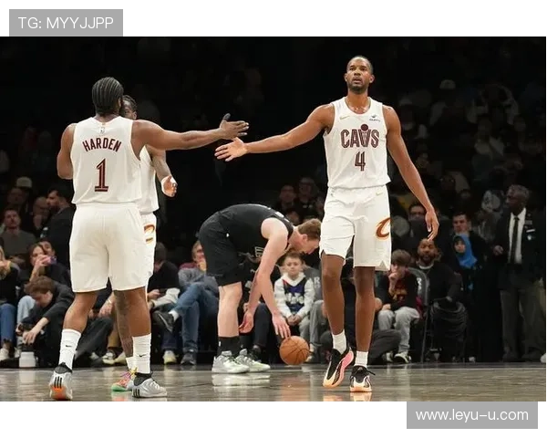 纳什利用挡拆组织效率超哈登，提升球队进攻稳定性