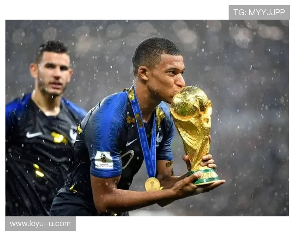 攻强守弱！姆巴佩在巴黎只踢前锋就是最大的战术陷阱？