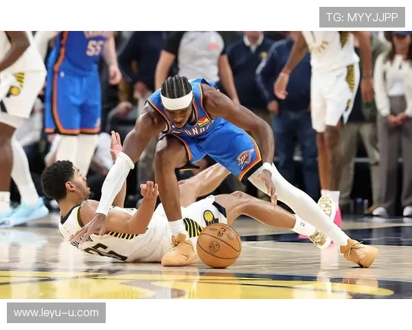 NBA视频回放挑战规则全面解析：裁判如何利用回放中心做出最终判罚